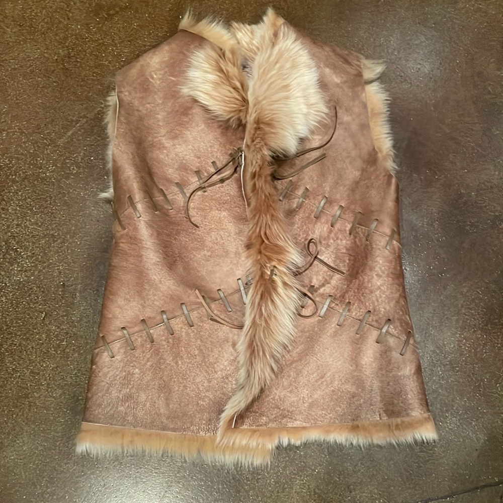 Jekel Paris Shearling and Leather tan vest with whipstitch detail